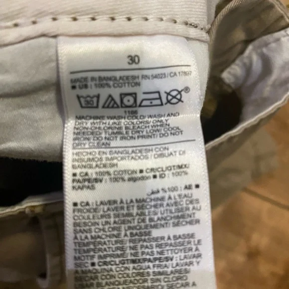 Old Navy Lived-in Khaki Shorts size 30 waist Men’s - Picture 6 of 6